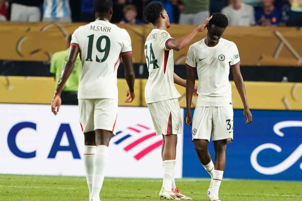 George festeggiato dai compagni