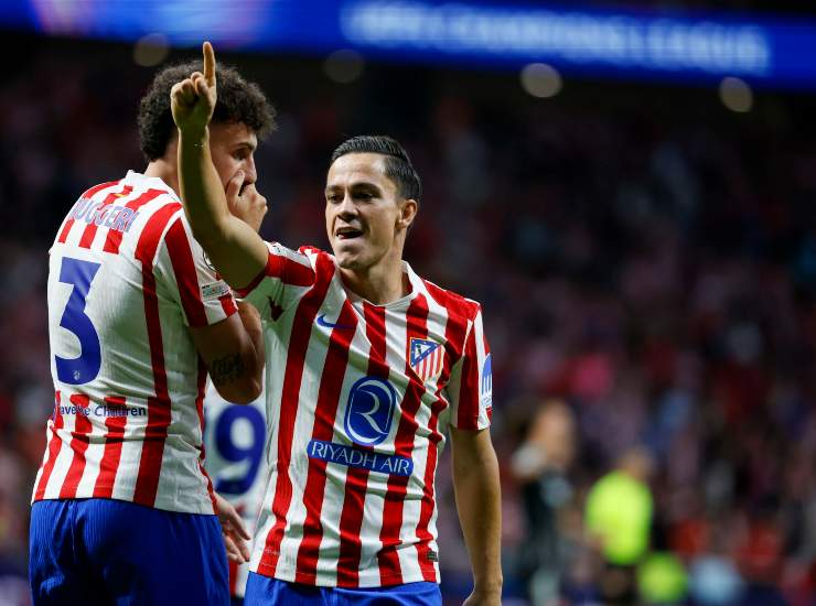 Raspadori esulta dopo una rete