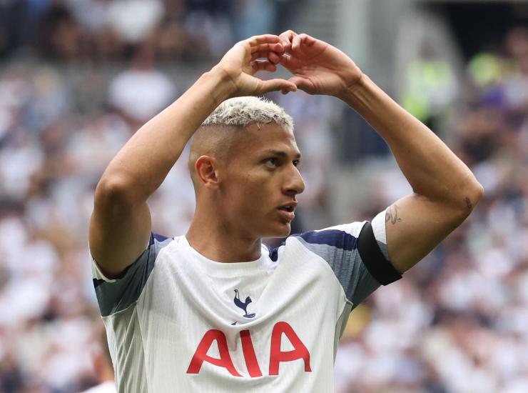 Richarlison esulta dopo una rete